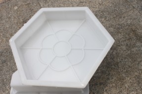 六棱塊護坡塑料模具什么材質(zhì)的好？