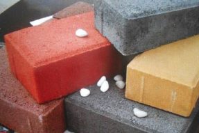 如何澆筑一塊高質(zhì)量的水泥彩磚？