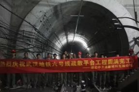 地鐵疏散平臺(tái)蓋板模具及支架武漢地鐵六號(hào)線(xiàn)施工案例